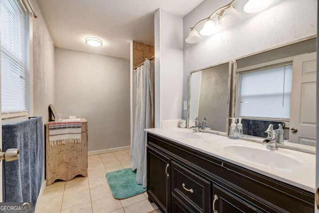 28 Weaver Street, Mccaysville, GA 30555