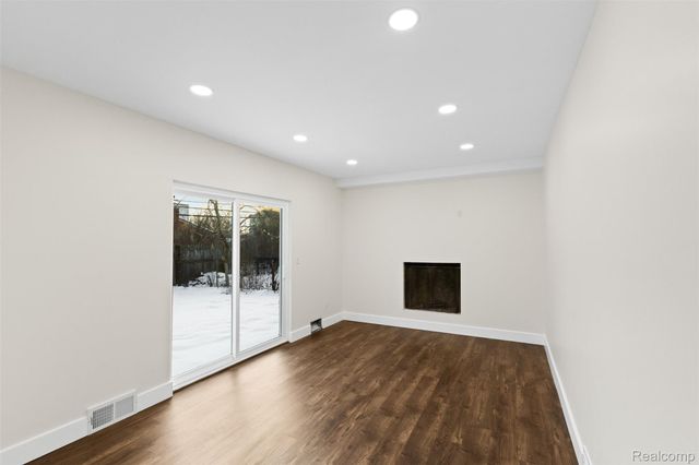 17469 W 13 Mile Road, Southfield, MI 48076