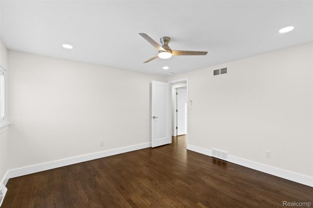 17469 W 13 Mile Road, Southfield, MI 48076