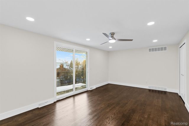 17469 W 13 Mile Road, Southfield, MI 48076