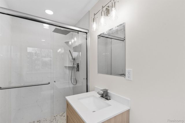 17469 W 13 Mile Road, Southfield, MI 48076