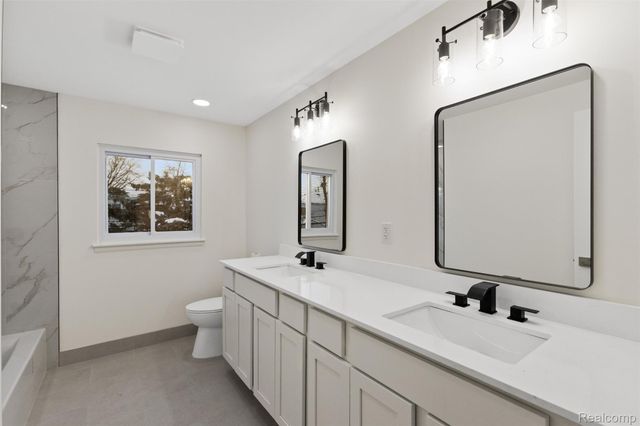 17469 W 13 Mile Road, Southfield, MI 48076