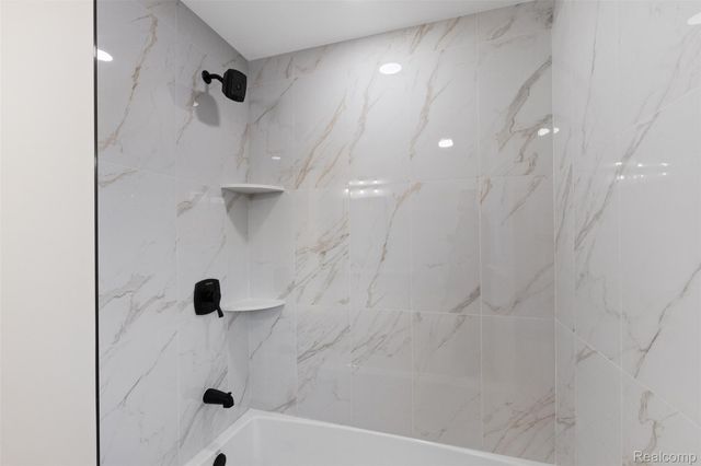 17469 W 13 Mile Road, Southfield, MI 48076