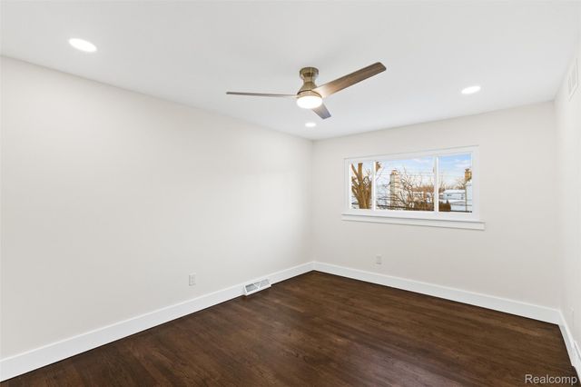 17469 W 13 Mile Road, Southfield, MI 48076