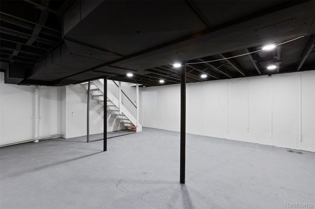 17469 W 13 Mile Road, Southfield, MI 48076