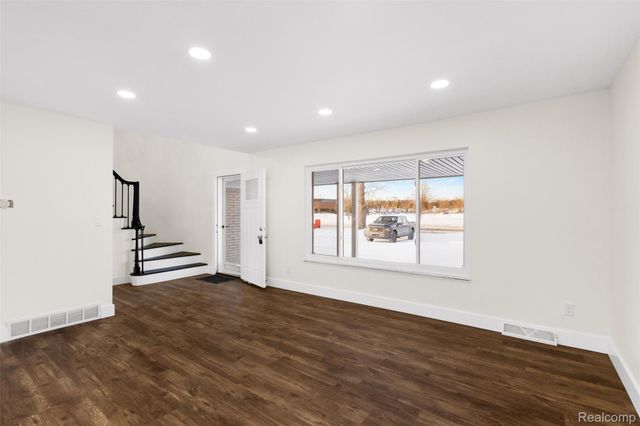 17469 W 13 Mile Road, Southfield, MI 48076