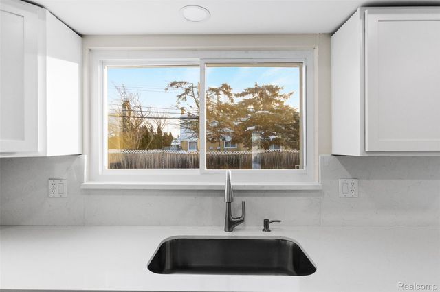 17469 W 13 Mile Road, Southfield, MI 48076