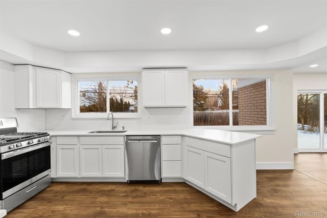 17469 W 13 Mile Road, Southfield, MI 48076