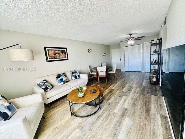 17530 NW 68th Avenue C4012, Hialeah, FL 33015