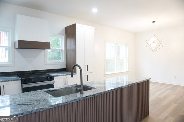 708 Rochelle Drive SW, Atlanta, GA 30310