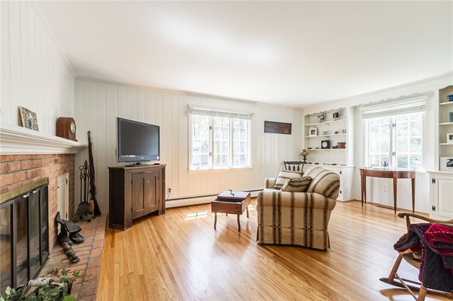 1 Creekside Road, Perinton, NY 14450
