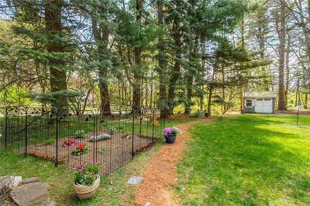 1 Creekside Road, Perinton, NY 14450