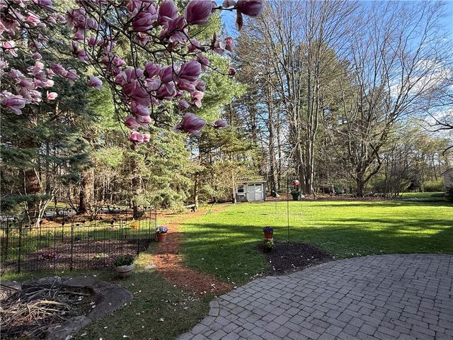1 Creekside Road, Perinton, NY 14450