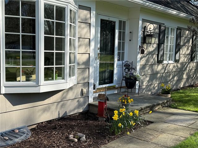 1 Creekside Road, Perinton, NY 14450