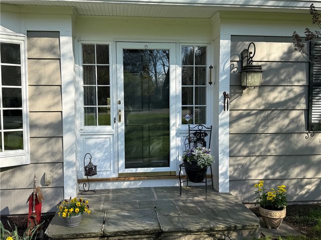 1 Creekside Road, Perinton, NY 14450