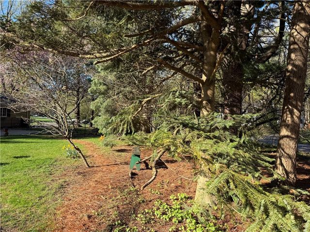 1 Creekside Road, Perinton, NY 14450