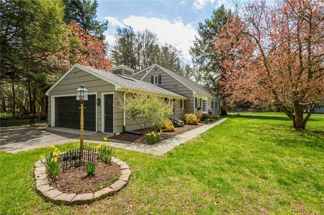 1 Creekside Road, Perinton, NY 14450
