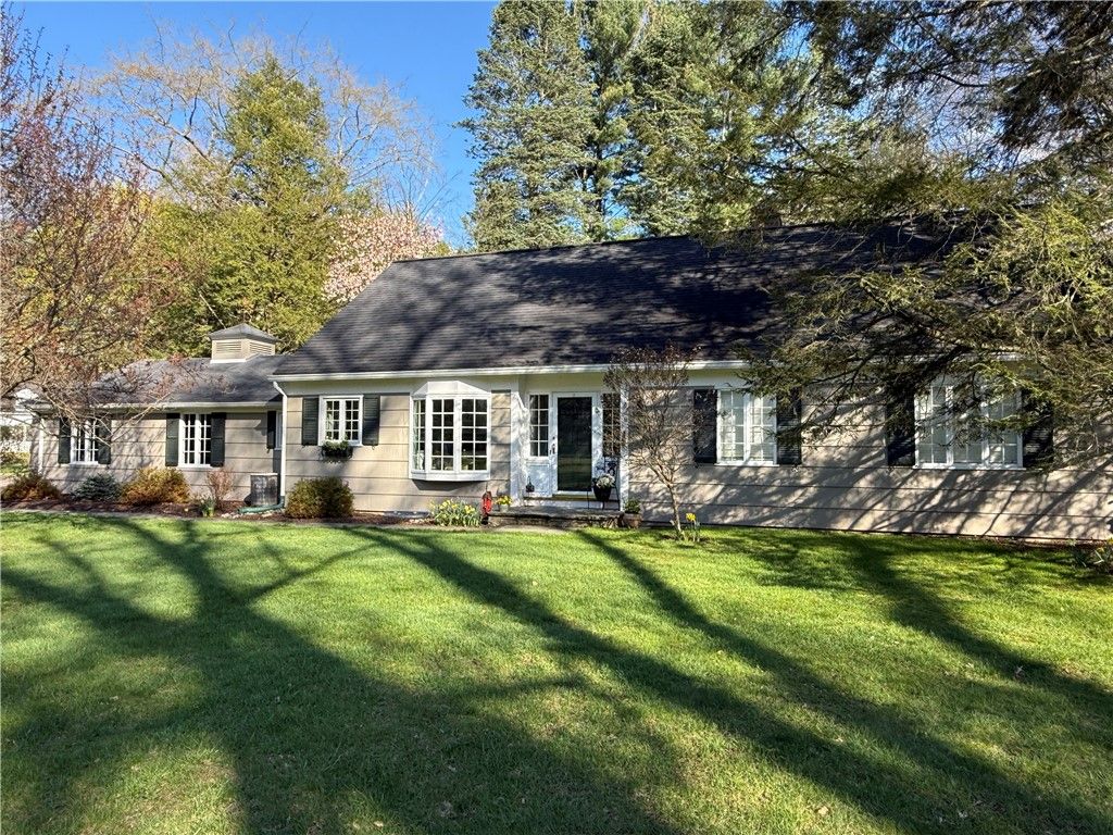 1 Creekside Road, Perinton, NY 14450