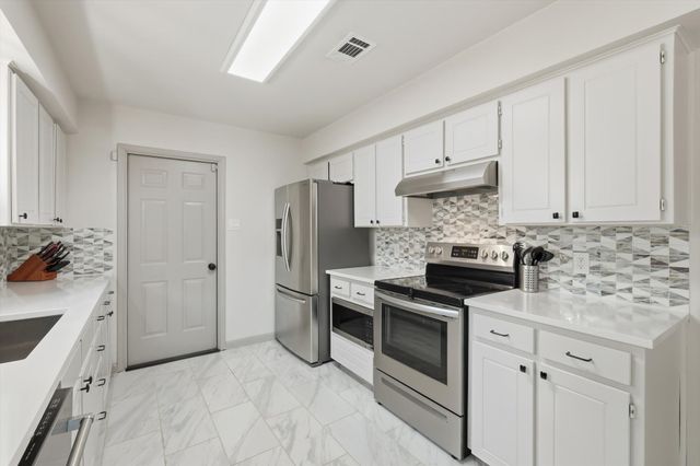 800 Colony Court, Blue Mound, TX 76131