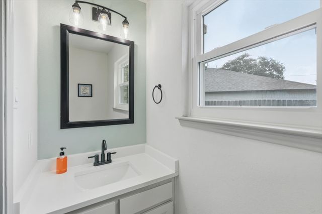 800 Colony Court, Blue Mound, TX 76131