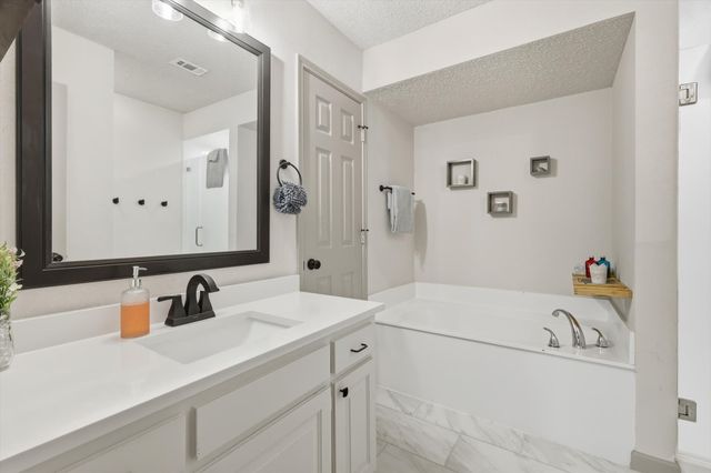 800 Colony Court, Blue Mound, TX 76131