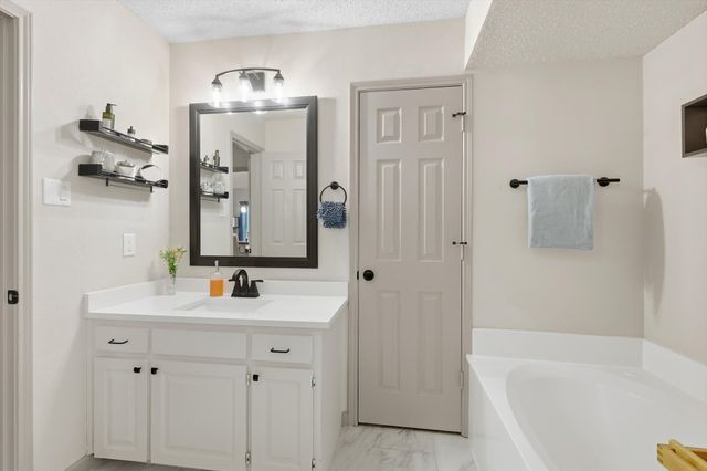 800 Colony Court, Blue Mound, TX 76131