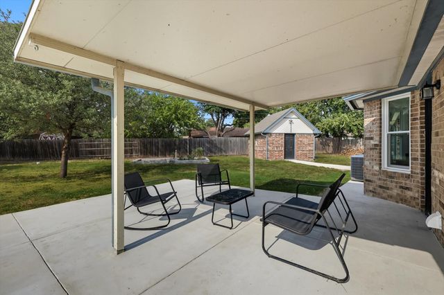 800 Colony Court, Blue Mound, TX 76131