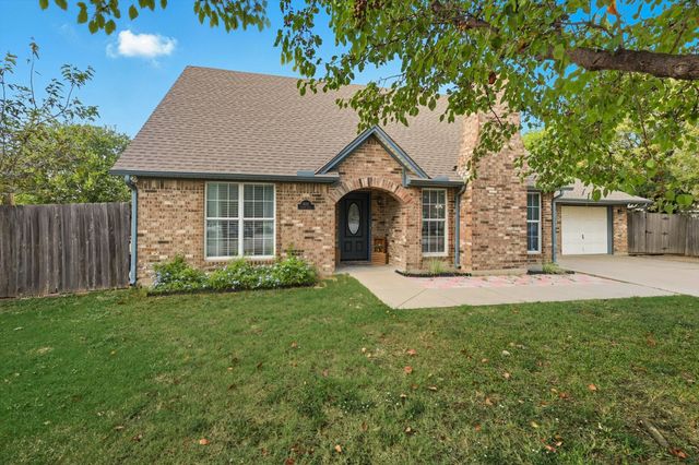 800 Colony Court, Blue Mound, TX 76131