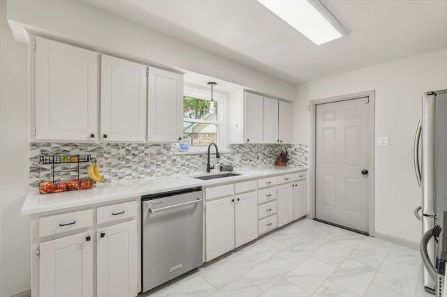 800 Colony Court, Blue Mound, TX 76131