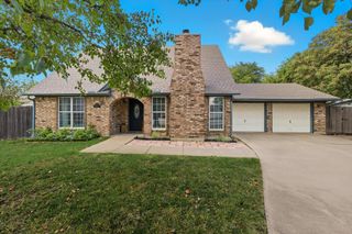 800 Colony Court, Blue Mound, TX 76131