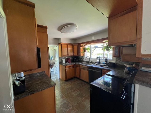 2071 S 600 W, New Palestine, IN 46163