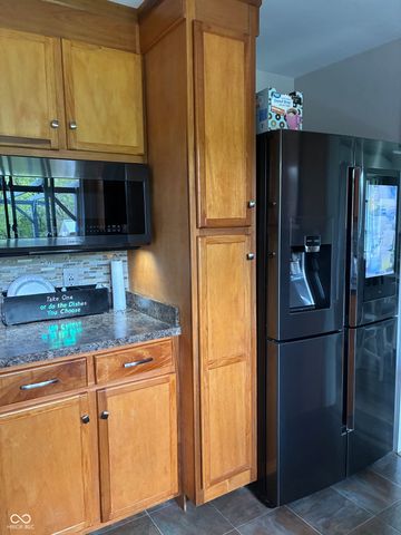 2071 S 600 W, New Palestine, IN 46163