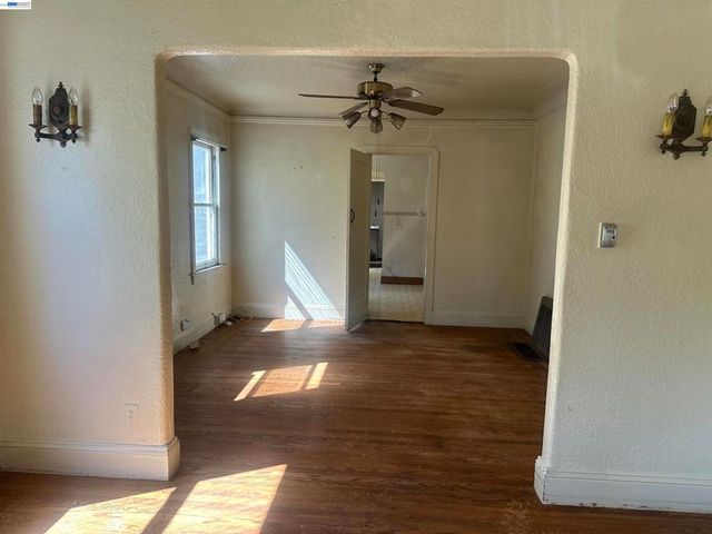 2533 Harrington Ave, Oakland, CA 94601