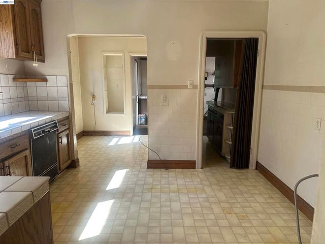 2533 Harrington Ave, Oakland, CA 94601