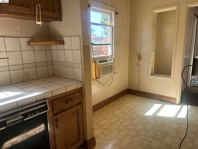 2533 Harrington Ave, Oakland, CA 94601