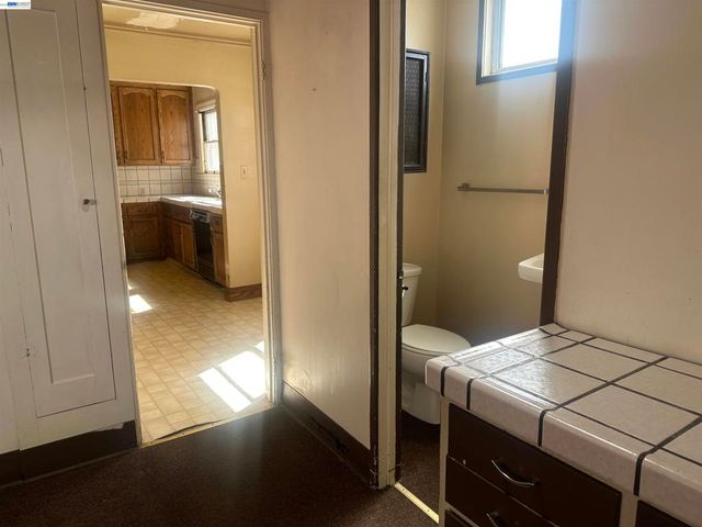 2533 Harrington Ave, Oakland, CA 94601