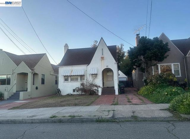 2533 Harrington Ave, Oakland, CA 94601