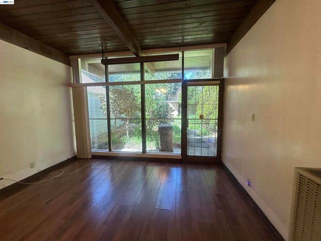 2533 Harrington Ave, Oakland, CA 94601