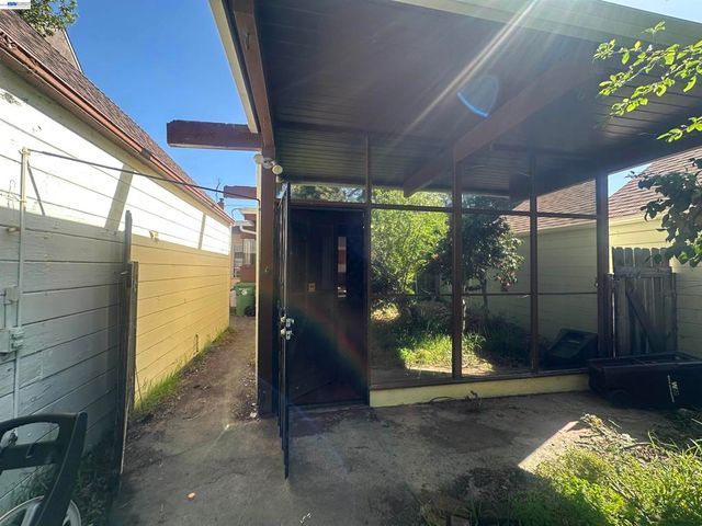 2533 Harrington Ave, Oakland, CA 94601