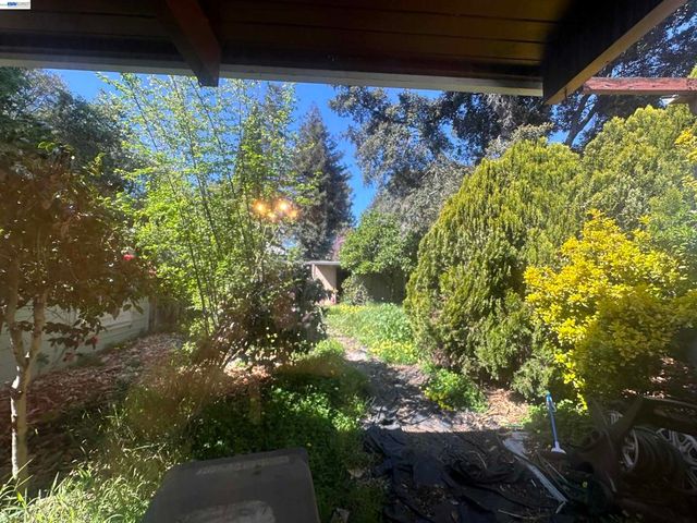 2533 Harrington Ave, Oakland, CA 94601