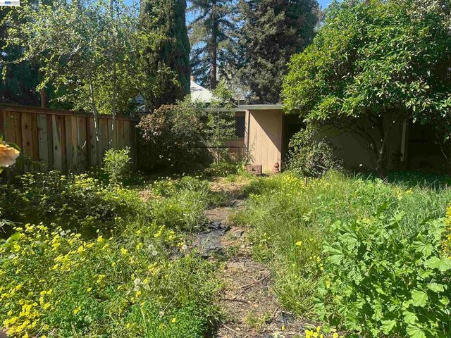 2533 Harrington Ave, Oakland, CA 94601