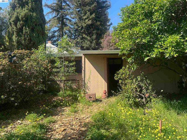 2533 Harrington Ave, Oakland, CA 94601