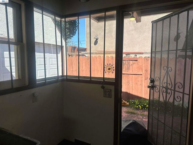 2533 Harrington Ave, Oakland, CA 94601