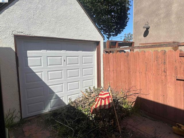 2533 Harrington Ave, Oakland, CA 94601