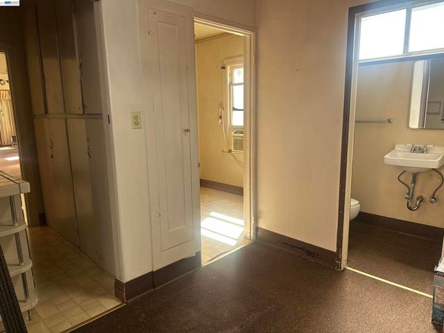 2533 Harrington Ave, Oakland, CA 94601