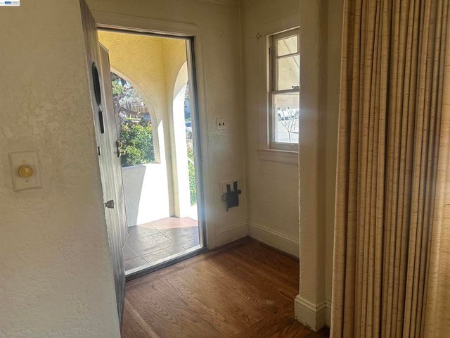 2533 Harrington Ave, Oakland, CA 94601