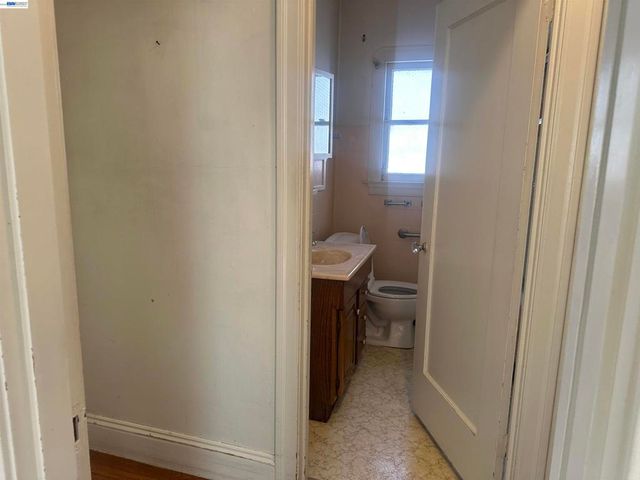 2533 Harrington Ave, Oakland, CA 94601