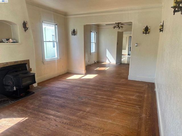 2533 Harrington Ave, Oakland, CA 94601