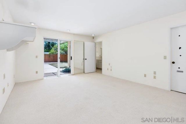9520 Poole St, La Jolla, CA 92037