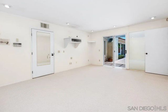 9520 Poole St, La Jolla, CA 92037